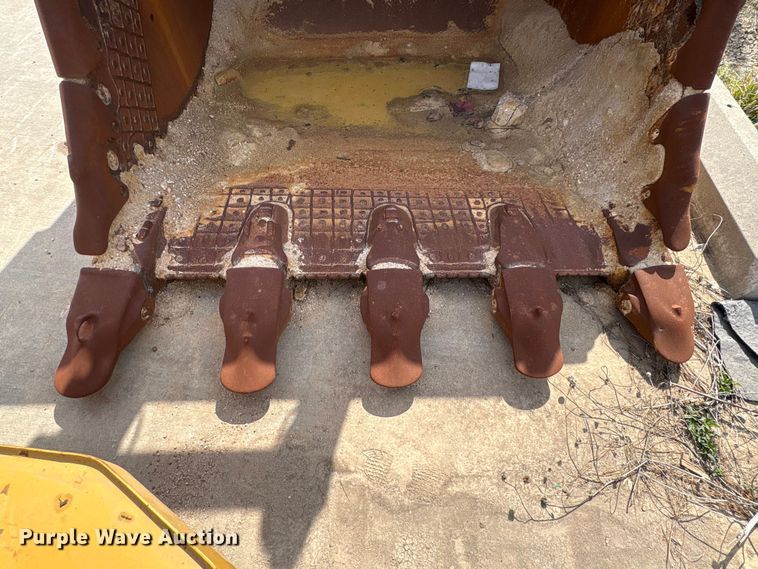 image for item EA7223 2021 Caterpillar 374 excavator