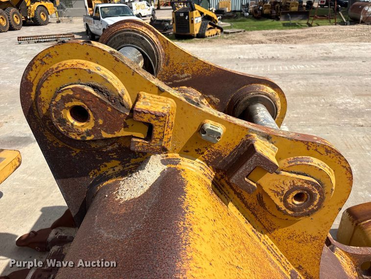 image for item EA7223 2021 Caterpillar 374 excavator