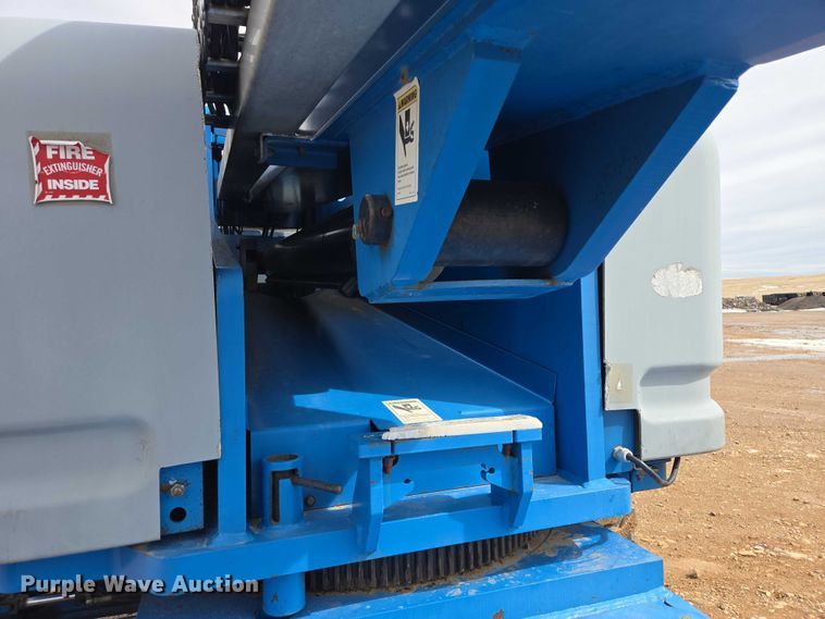 image for item EB1367 2006 Genie S85 boom lift