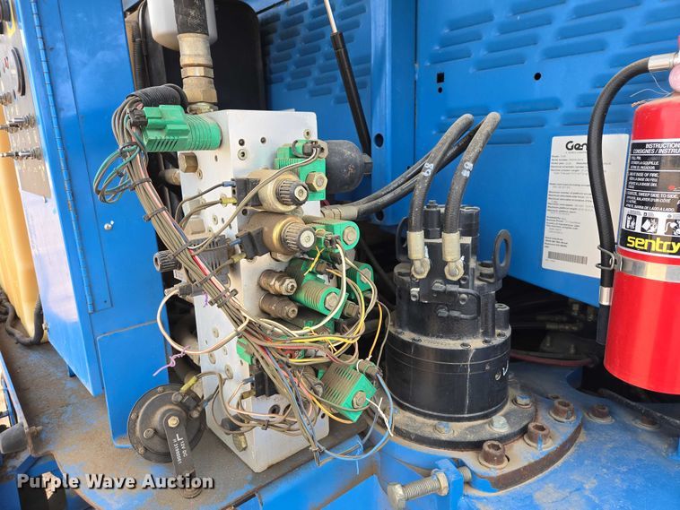 image for item EB1367 2006 Genie S85 boom lift