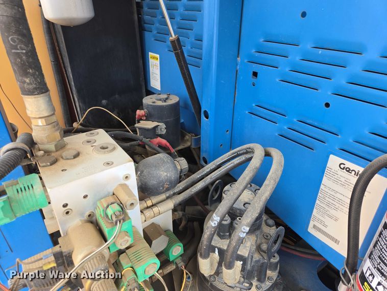 image for item EB1367 2006 Genie S85 boom lift