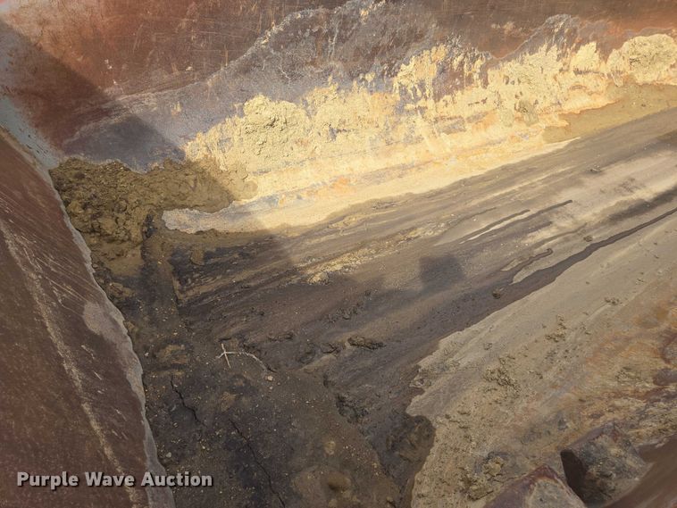 image for item EB1373 2018 Mack Granite GU713 dump truck