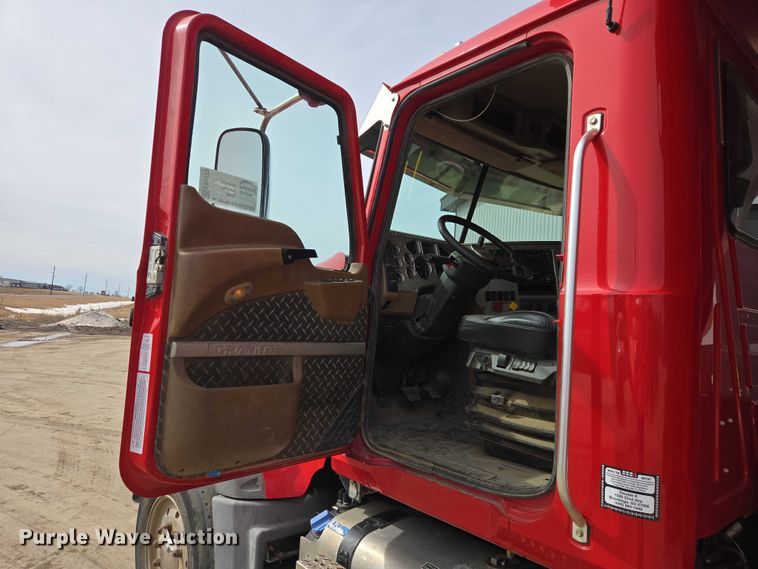 image for item EB1373 2018 Mack Granite GU713 dump truck