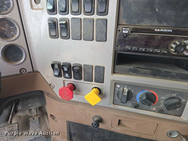 image for item EB1373 2018 Mack Granite GU713 dump truck