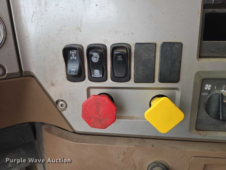 image for item EB1373 2018 Mack Granite GU713 dump truck