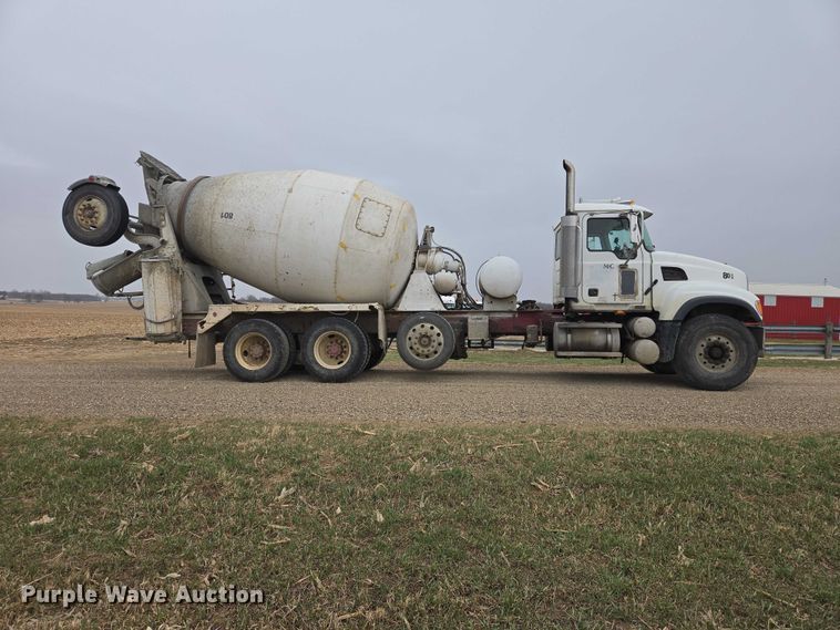 image for item EB1387 2004 Mack Granite CV713 ready mix truck