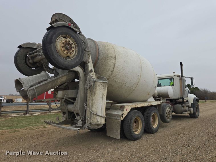 image for item EB1387 2004 Mack Granite CV713 ready mix truck