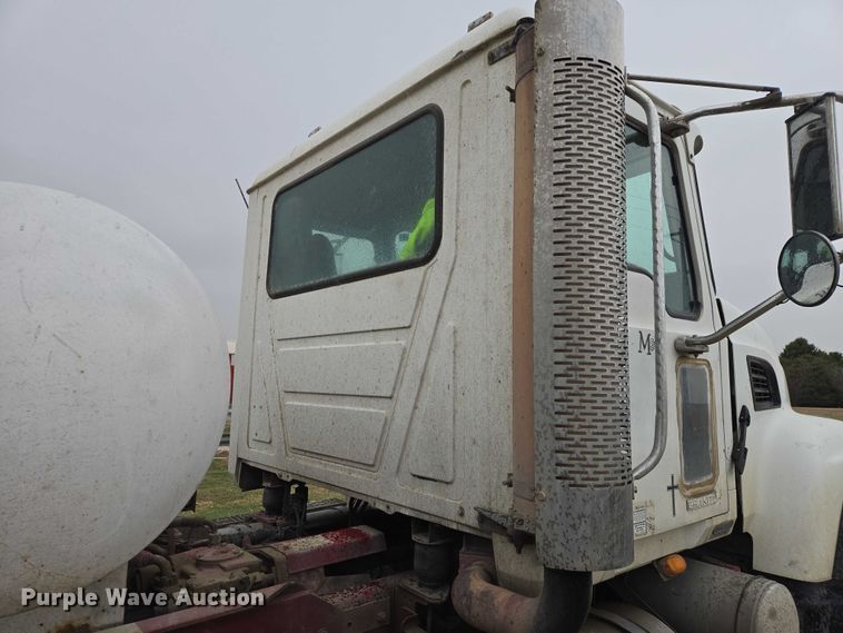 image for item EB1387 2004 Mack Granite CV713 ready mix truck