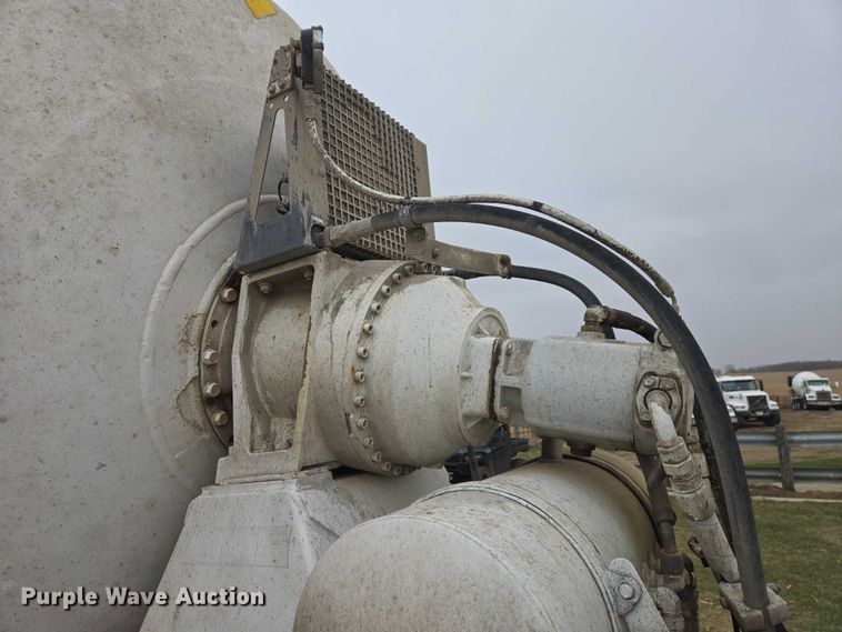 image for item EB1387 2004 Mack Granite CV713 ready mix truck