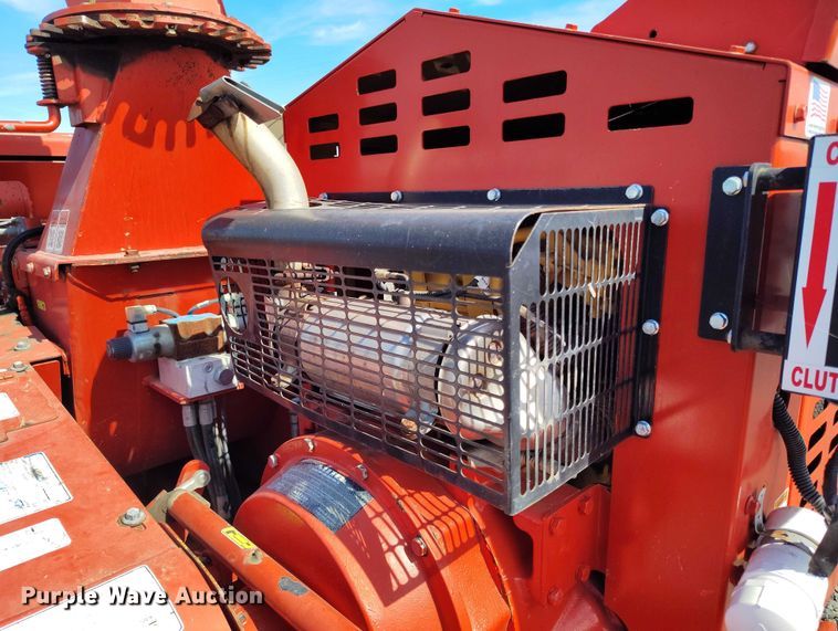 image for item EC8299 2018 Morbark Beever M12RX wood chipper