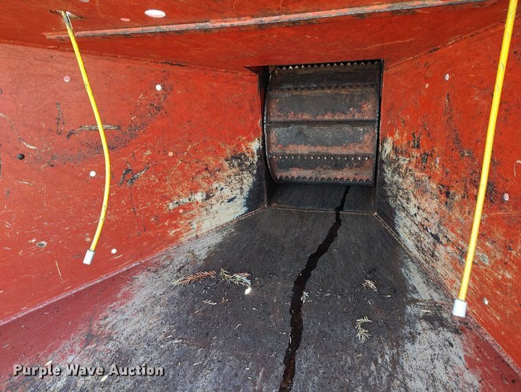 image for item EC8299 2018 Morbark Beever M12RX wood chipper