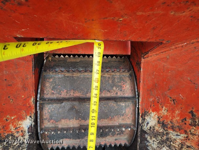 image for item EC8299 2018 Morbark Beever M12RX wood chipper