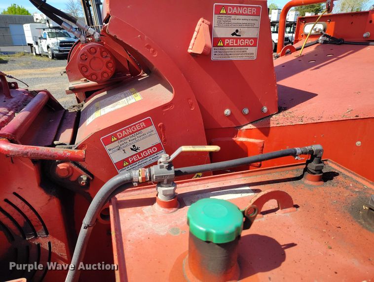 image for item EC8299 2018 Morbark Beever M12RX wood chipper