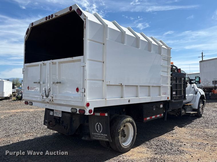 image for item EC8313 2013 Ford F650 chipper truck