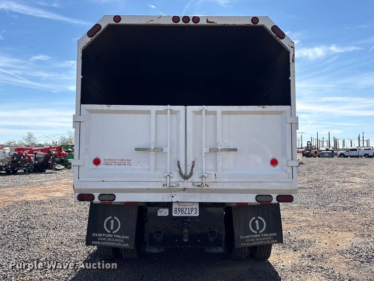 image for item EC8313 2013 Ford F650 chipper truck