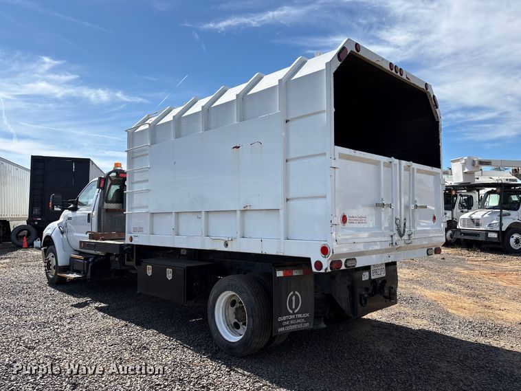 image for item EC8313 2013 Ford F650 chipper truck