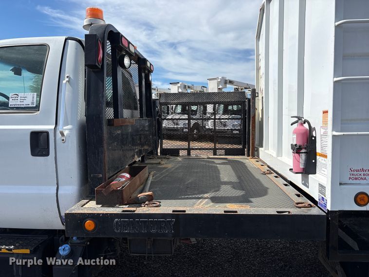 image for item EC8313 2013 Ford F650 chipper truck