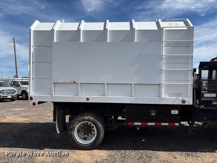 image for item EC8313 2013 Ford F650 chipper truck