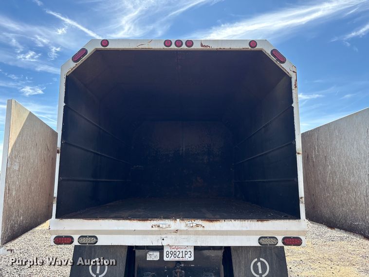 image for item EC8313 2013 Ford F650 chipper truck