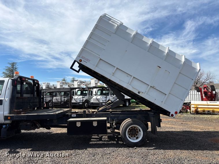 image for item EC8313 2013 Ford F650 chipper truck