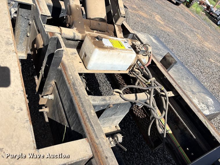 image for item EC8313 2013 Ford F650 chipper truck