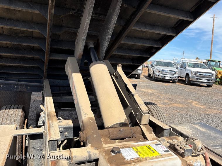 image for item EC8313 2013 Ford F650 chipper truck