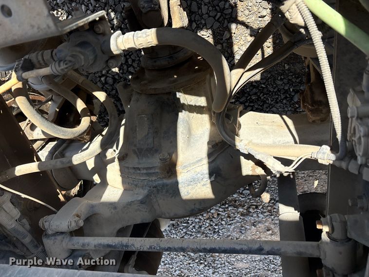 image for item EC8313 2013 Ford F650 chipper truck