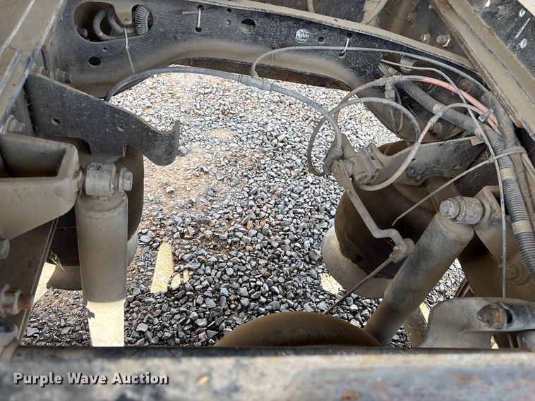 image for item EC8313 2013 Ford F650 chipper truck