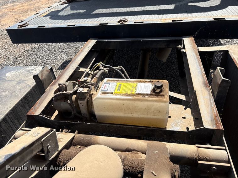 image for item EC8313 2013 Ford F650 chipper truck