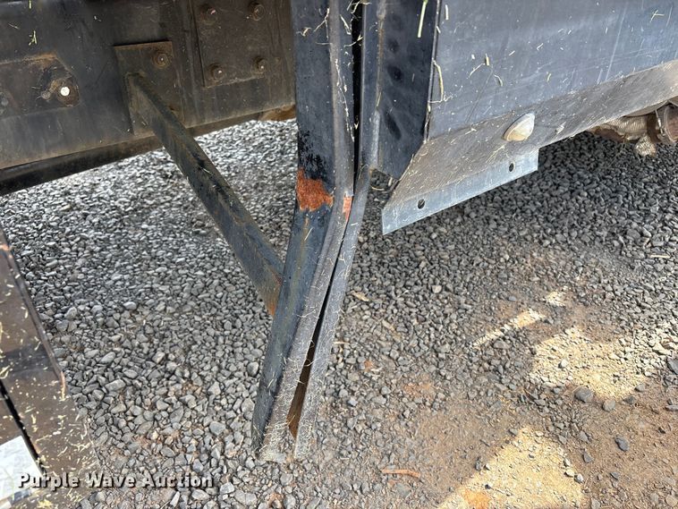 image for item EC8313 2013 Ford F650 chipper truck