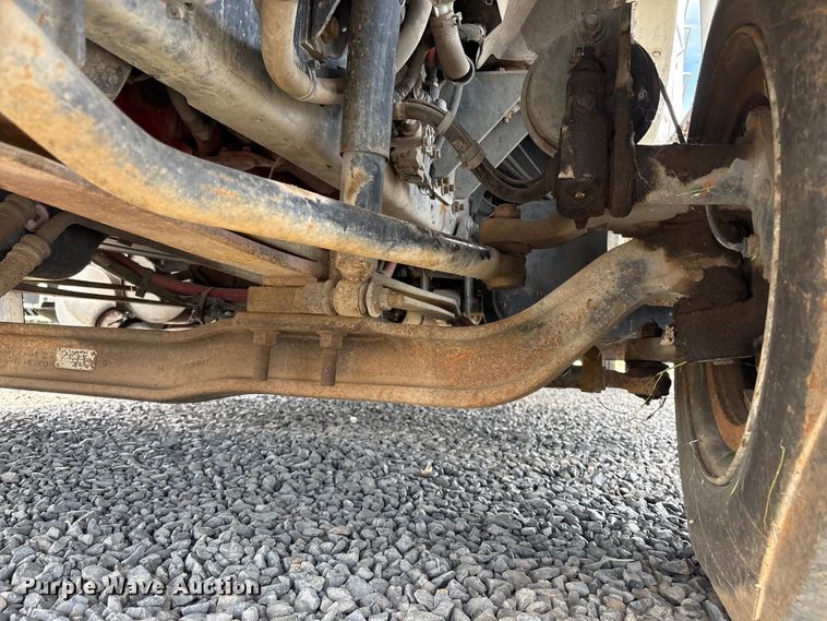 image for item EC8313 2013 Ford F650 chipper truck