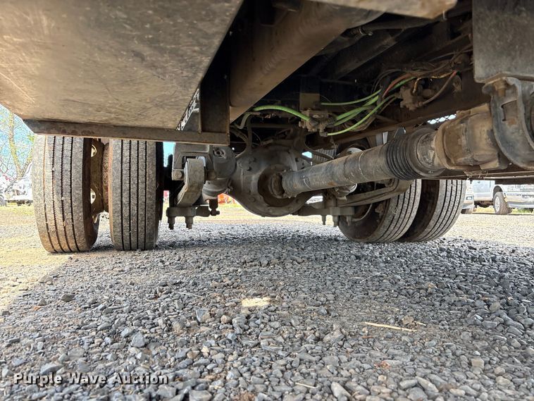 image for item EC8313 2013 Ford F650 chipper truck