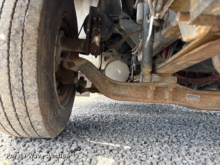 image for item EC8313 2013 Ford F650 chipper truck