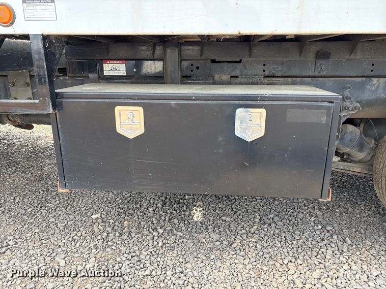 image for item EC8313 2013 Ford F650 chipper truck