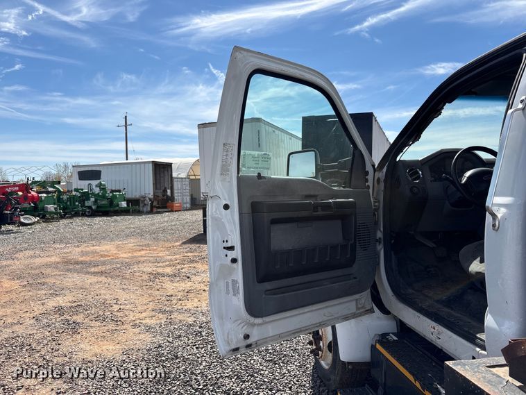 image for item EC8313 2013 Ford F650 chipper truck