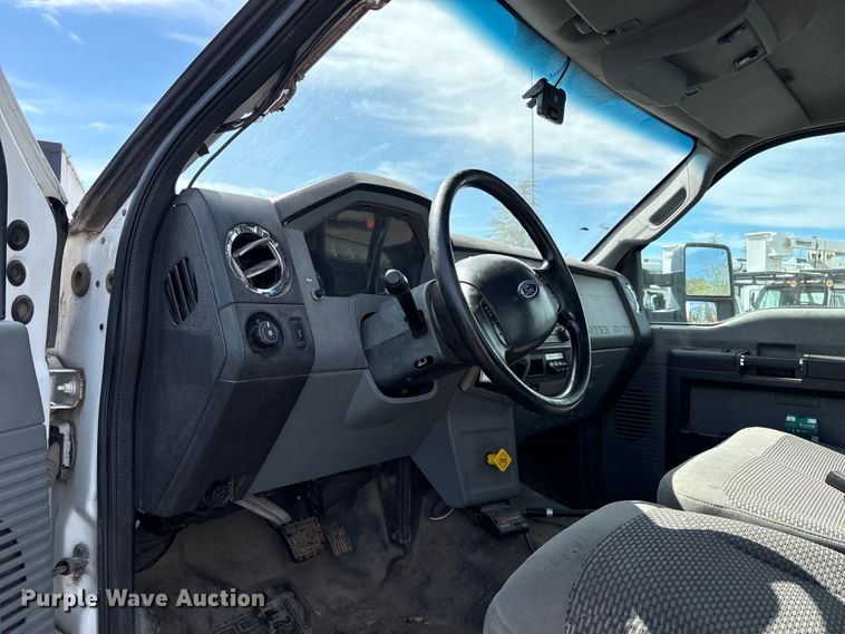 image for item EC8313 2013 Ford F650 chipper truck