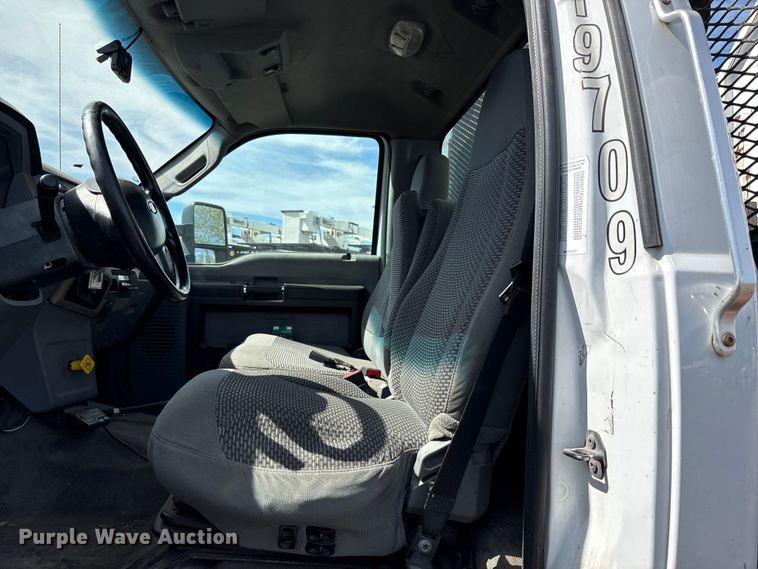 image for item EC8313 2013 Ford F650 chipper truck