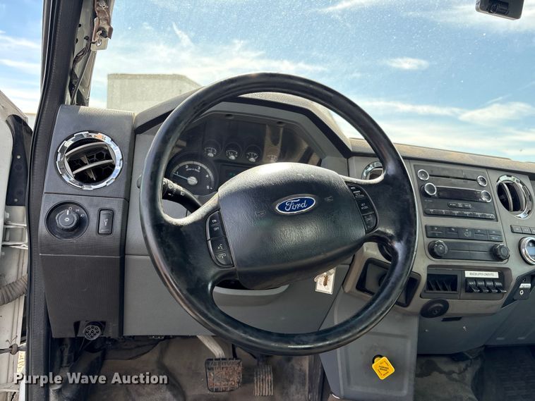 image for item EC8313 2013 Ford F650 chipper truck