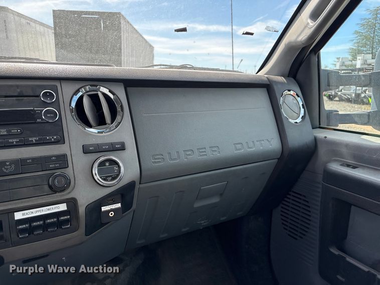 image for item EC8313 2013 Ford F650 chipper truck