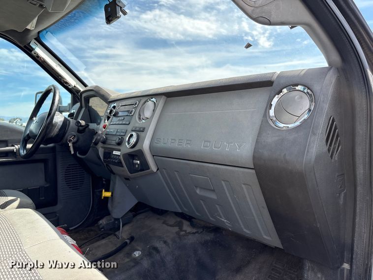 image for item EC8313 2013 Ford F650 chipper truck