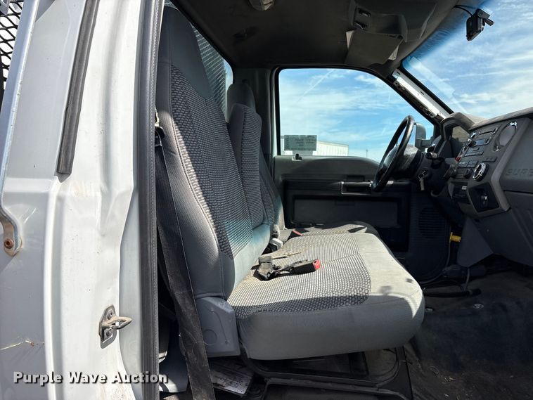 image for item EC8313 2013 Ford F650 chipper truck