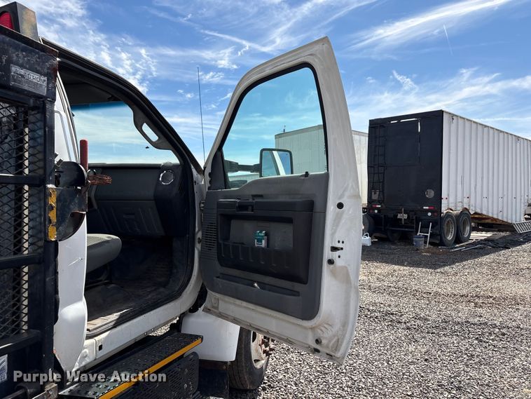 image for item EC8313 2013 Ford F650 chipper truck