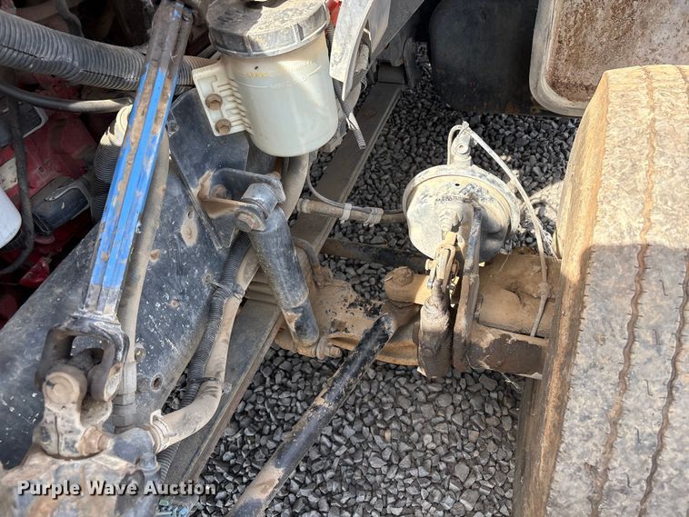 image for item EC8313 2013 Ford F650 chipper truck