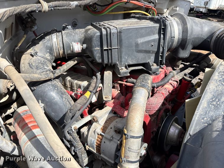 image for item EC8313 2013 Ford F650 chipper truck