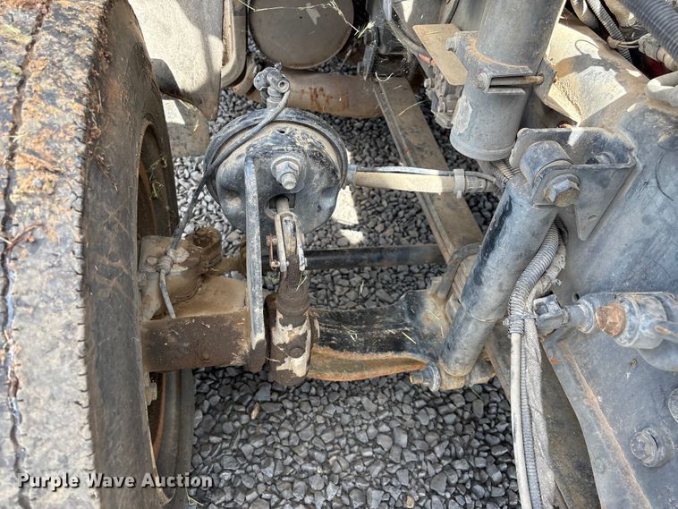 image for item EC8313 2013 Ford F650 chipper truck