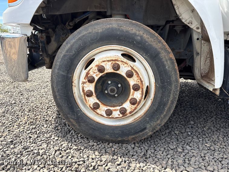 image for item EC8313 2013 Ford F650 chipper truck