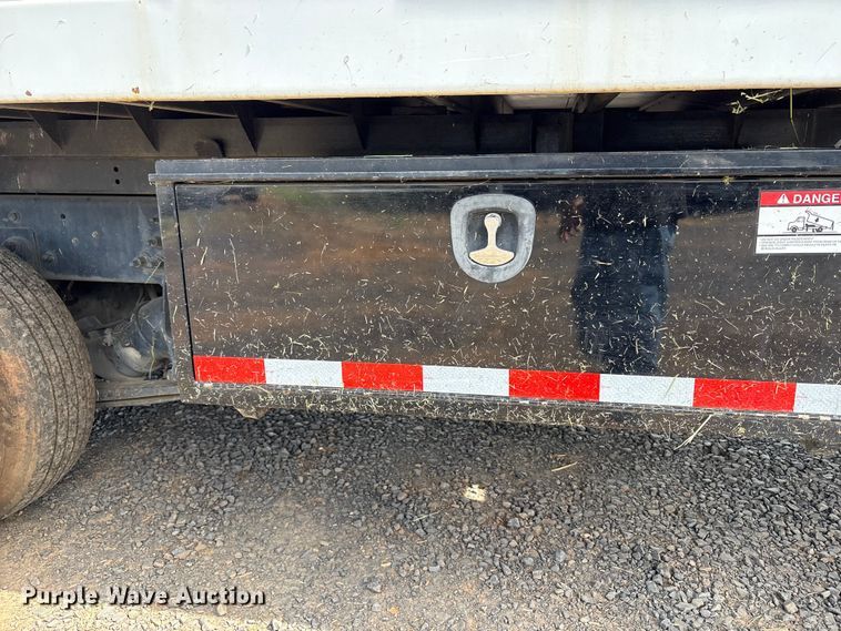 image for item EC8313 2013 Ford F650 chipper truck