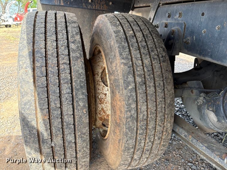 image for item EC8313 2013 Ford F650 chipper truck