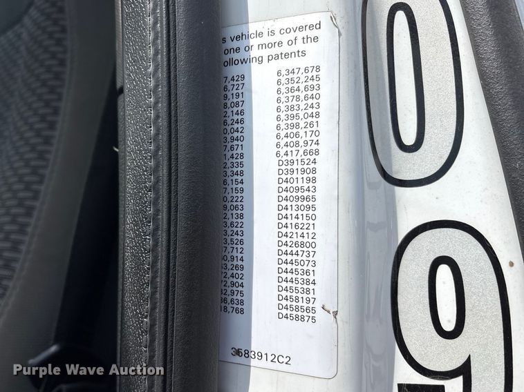 image for item EC8313 2013 Ford F650 chipper truck