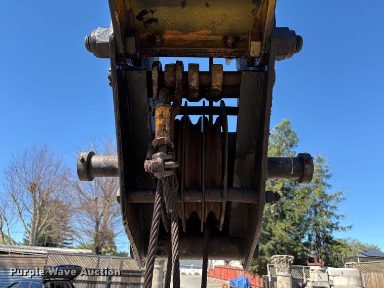 image for item EC8335 1977 Drott 1800 CC crane